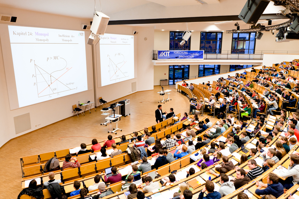 students sitting in the audimax
